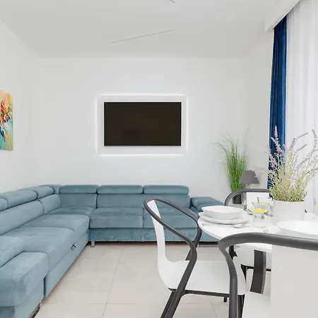 Klifowa & Fitness Near The In By Renters Prestige Apartmán